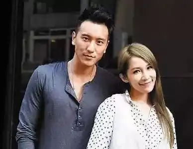 萧亚轩又被拍换鲜肉男友,对方20出头颜值超高,桃花运这么强  萧亚轩又被拍换鲜肉男友,对方20出头颜值超高,桃花运这么强