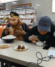  爆笑gif趣图八戒,师傅何曾饿过你,竟这般没出息