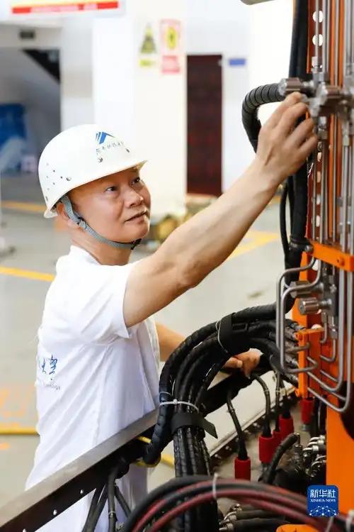  钻下中国孔向海图强记湖南科技大学海洋实验室主任万步炎