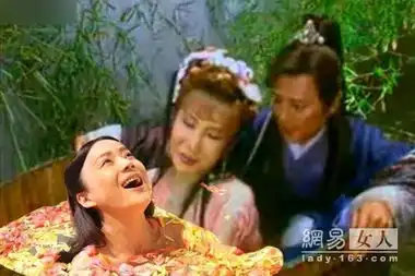  袁姗姗透明浴缸泡澡遭恶搞幽默与性感同在