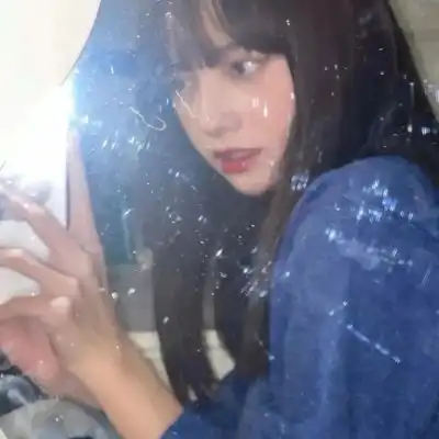 女生头像真人有模糊感