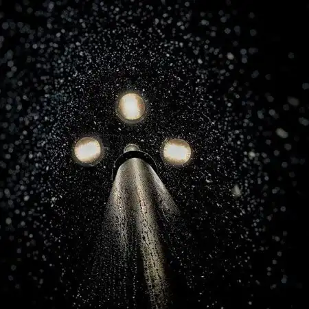 2021最新适合发朋友圈的下雨天的伤感图片已经路过的风景就不要再打听