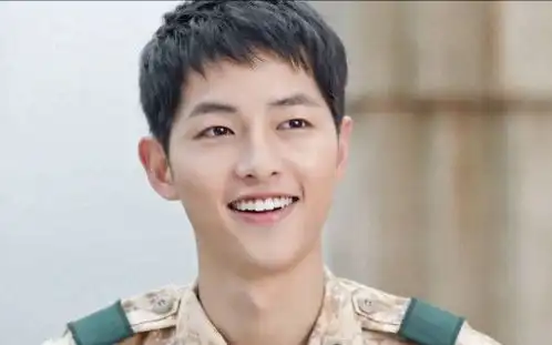  看刘在石得百想大赏台下的反应,就知道李光洙退出rm的原因了