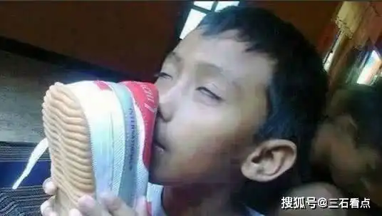  搞笑图片搞笑段子弟弟自从有了这癖好,家里的鞋子都锁柜子里了