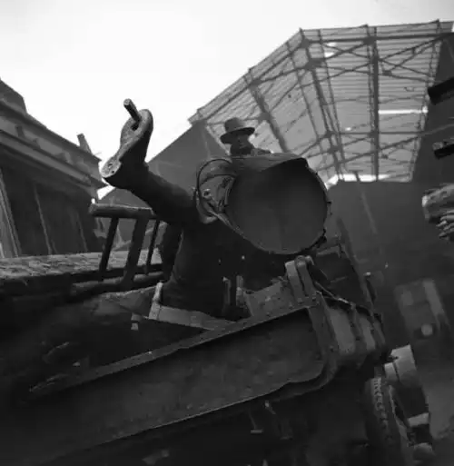 老照片纳粹德国统治下的法国,上万件金属雕塑被销毁  老照片纳粹德国统治下的法国,上万件金属雕塑被销毁