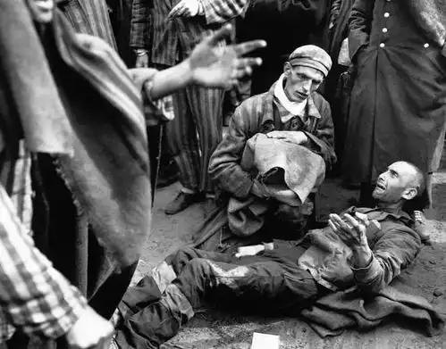 13张大屠杀照片,以及背后故事,揭示纳粹集中营的恐怖  13张大屠杀照片,以及背后故事,揭示纳粹集中营的恐怖