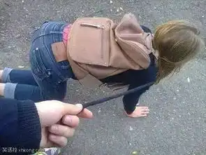 立马滚蛋图片搞笑打屁股