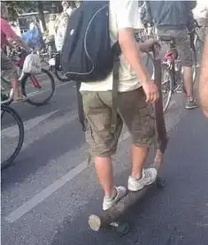  搞笑gif图客服,抱歉您的快递还在路上