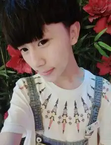 谁能给我同一个人的帅哥照片,十五六岁的,真实点的  谁能给我同一个人的帅哥照片,十五六岁的,真实点的