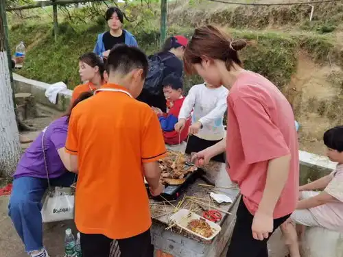  湘乡星星语智障儿童机构获评三八红旗先进集体