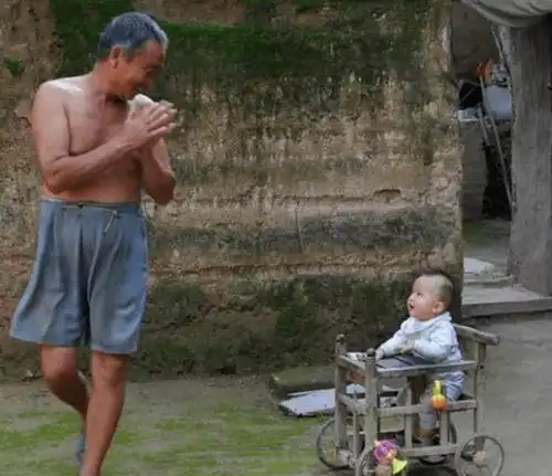 7岁男孩临终救母,央视点名破格录为解放军,其背后原因令人泪奔  7岁男孩临终救母,央视点名破格录为解放军,其背后原因令人泪奔