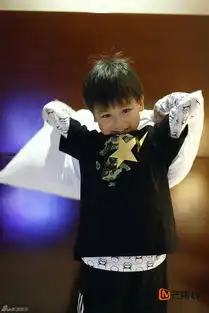 组图小亮仔搞怪做鬼脸被窝照软萌似猫咪  组图小亮仔搞怪做鬼脸被窝照软萌似猫咪