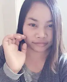  凤姐周末出游曝胸器自拍引网友调侃