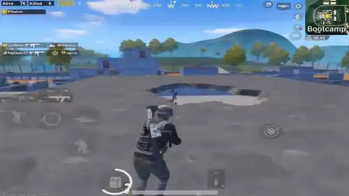  绝地求生楼下这个敌人真是搞笑,被玩家从楼上给击倒了