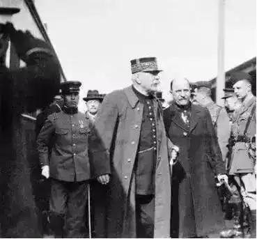 二战波兰是受害者当初瓜分捷克有他,跟纳粹德国搞联欢的也是他  二战波兰是受害者当初瓜分捷克有他,跟纳粹德国搞联欢的也是他