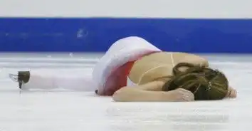  这是谁啊倒地的这个