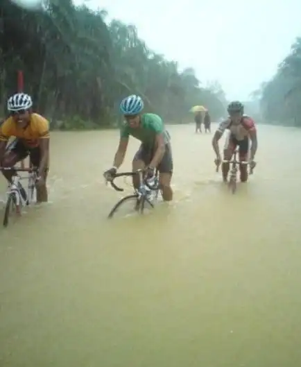 每日一笑看大爷这架势,保不准一个王者即将陨落  每日一笑看大爷这架势,保不准一个王者即将陨落