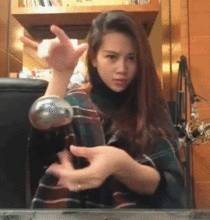  美女变个魔术
