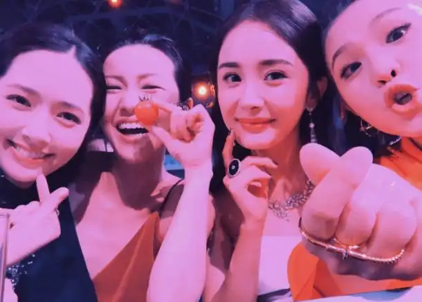  谢依霖宣布结婚,杨幂的四个字感动万千网友