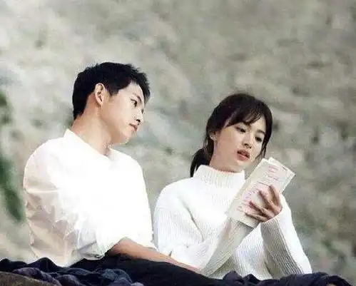  世间再无双宋宋仲基新的姐弟恋首曝光,女友为英国气质美女演员