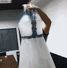  搞笑gif趣图老妈说红包点不开,又发了一个,结果好尴尬