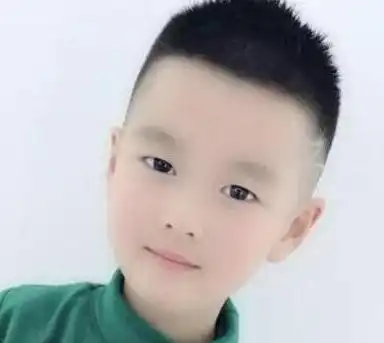 给2岁男宝宝推头的发型图,小男宝宝剃头发型教程  给2岁男宝宝推头的发型图,小男宝宝剃头发型教程