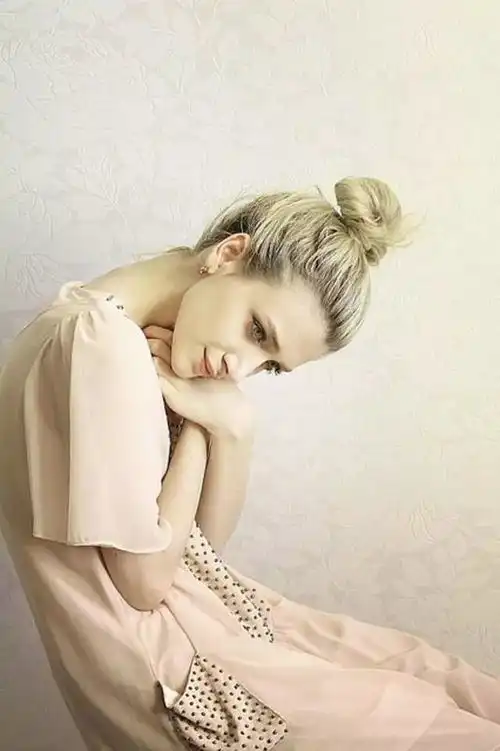 秋冬,丸子头这样扎起来,气质美翻了  秋冬,丸子头这样扎起来,气质美翻了