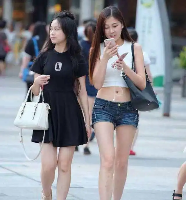 美女穿搭拥有好身材真让人羡慕,提高颜值更加如鱼得水  美女穿搭拥有好身材真让人羡慕,提高颜值更加如鱼得水