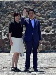  安倍妻子为墨西哥总统夫妇拍照