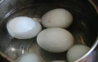  咸鸭蛋煮多久能熟怎么判断咸鸭蛋是否煮熟