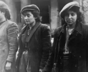  残酷战争中的女人们6056439