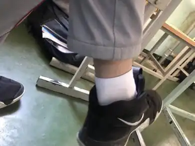  我想要白袜男孩子的照片给几张吧