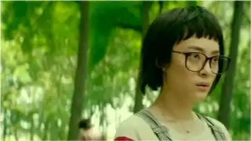  搞笑影视邓超实力头铁,给汽车撞出一人脸,还凑成了情侣头像