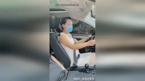  搞笑口罩开车
