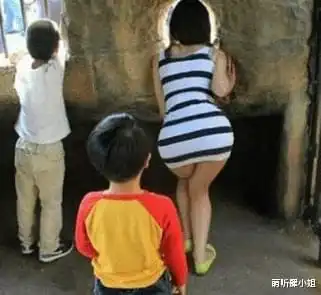  女同事喝醉酒,我光顾着看她的纹身了,这是纹的什么呀