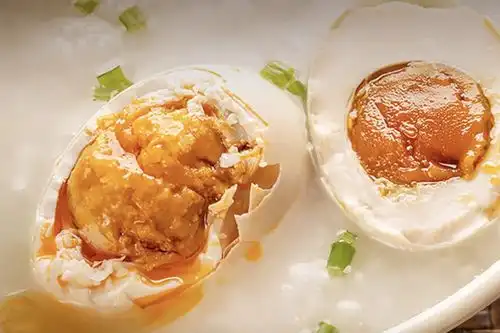  全国哪里的咸鸭蛋最好吃经评比,这6个地方很出名,有你家乡吗