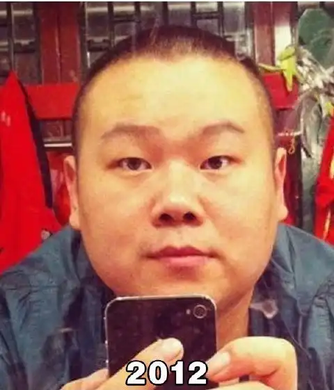  岳云鹏晒21年来的28张自拍照,曾经头发茂盛,最后一张像女人