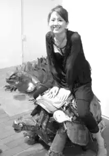 富田菜摘用垃圾创作艺术品  富田菜摘用垃圾创作艺术品