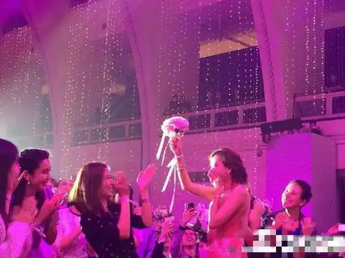  baby幽默回应婚礼手捧花上热搜我以为威力会更大点