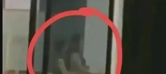 不堪入目,高中情侣,在公园偷吃禁果,网友这是学校教的  不堪入目,高中情侣,在公园偷吃禁果,网友这是学校教的