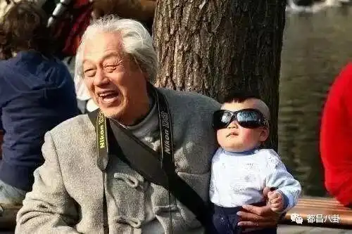 爷爷奶奶有多宠孙子孙女这些经历笑cry,隔代亲真不是随便说说  爷爷奶奶有多宠孙子孙女这些经历笑cry,隔代亲真不是随便说说