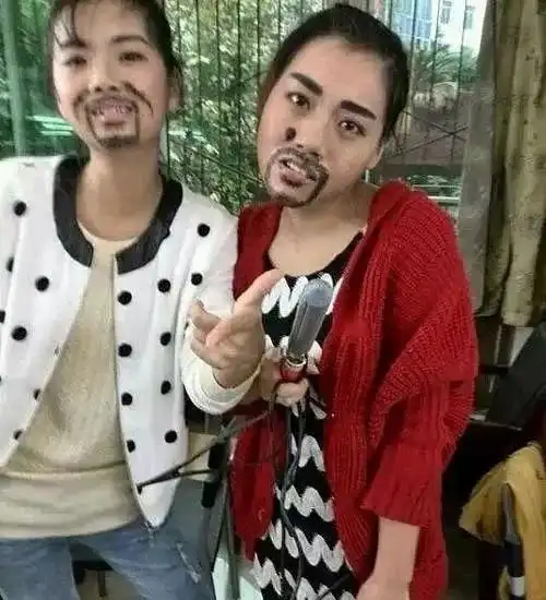 开心到飞的搞笑图片妹子