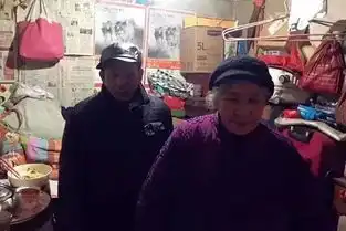 西安收废品老人划伤私家车女车主拒收赔偿金反送1千元  西安收废品老人划伤私家车女车主拒收赔偿金反送1千元