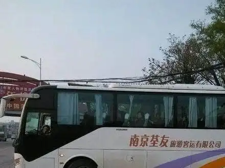  幽默笑话客车空调漏水,结果司机大哥想出了这个好法子