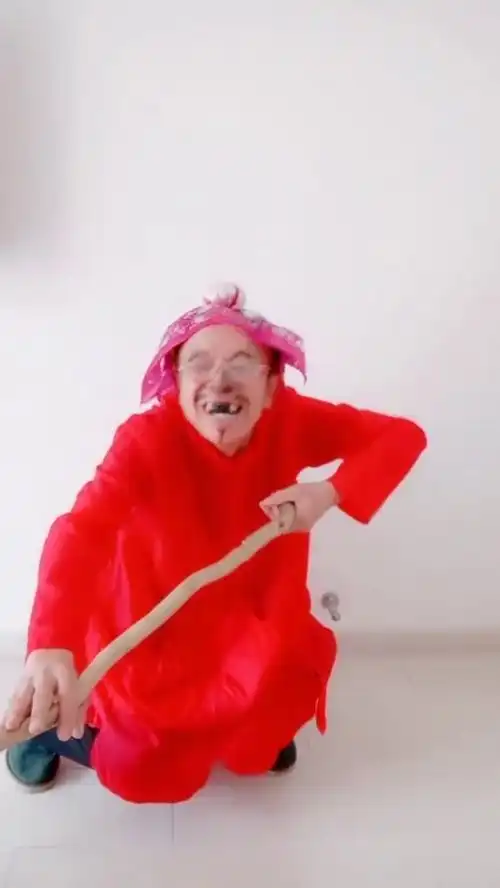  小矮人,你真的很搞笑