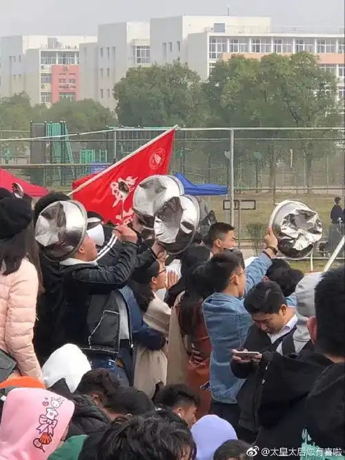 哈士奇动态图片搞笑gif