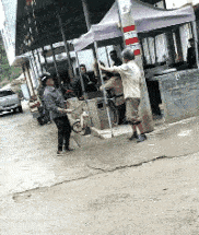  搞笑趣图是谁刚才踢我,出来,给我出来