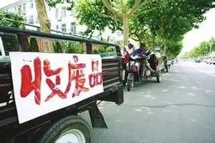 诚信换爱心拾荒老人划伤私家车不仅没索赔还给他送钱  诚信换爱心拾荒老人划伤私家车不仅没索赔还给他送钱