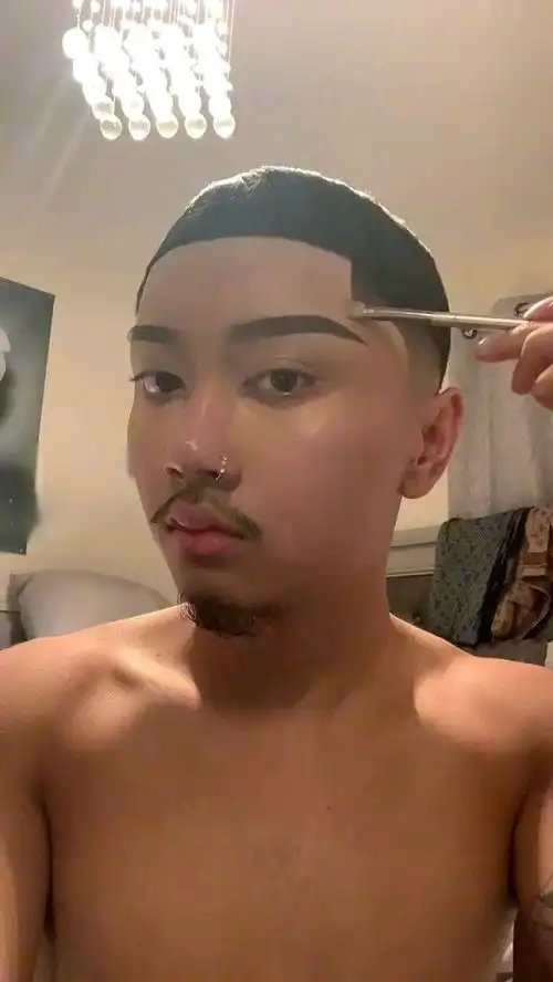  当男人化妆