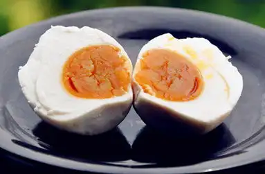  流油的咸鸭蛋的做法图解,如何做,流油的咸鸭蛋怎么做好吃菜谱大全